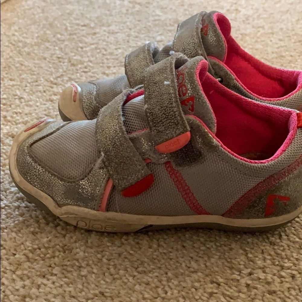 Plae size 9.5